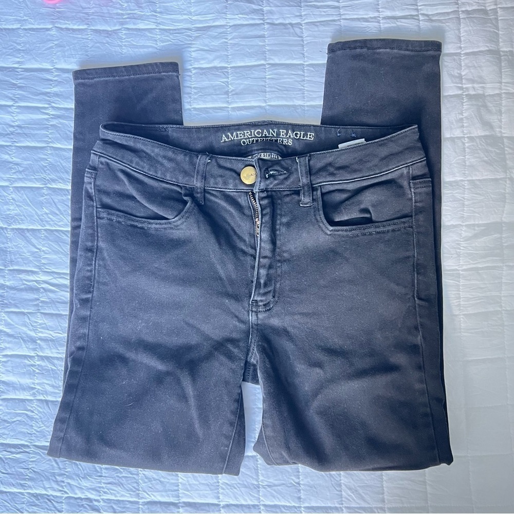 AMERICAN EAGLE Women's Size 6LONG Hi-Rise Jegging Crop Black Jeans